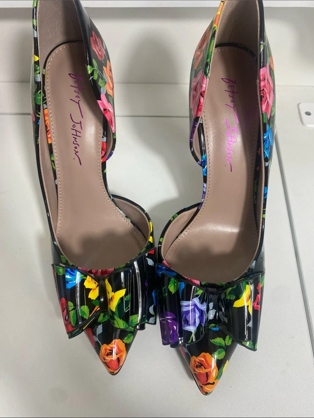 Betsey Johnson Black Patent Floral Pointed-Toe Bow Heels Size 8.5